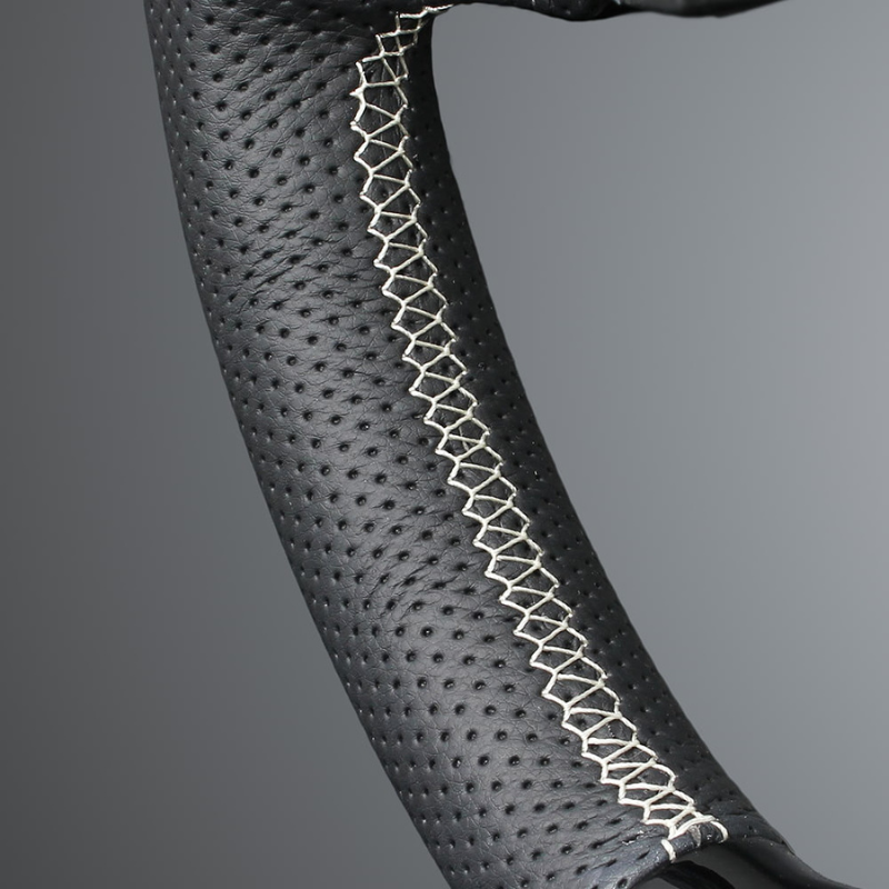 高品質の証ユーロステッチ採用 (ピアノブラックxシルバーステッチ) 純正交換ガングリップステアリング ノート E12 H24/9-R2/12 LS251