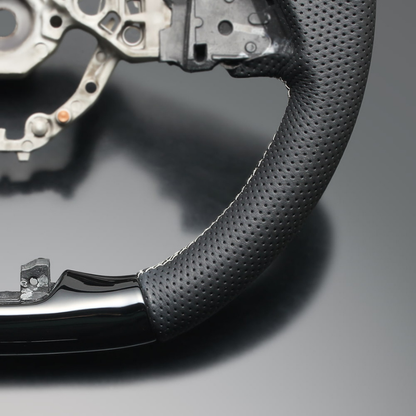 高品質の証ユーロステッチ採用 (ピアノブラックxシルバーステッチ) 純正交換ガングリップステアリング ノート E12 H24/9-R2/12 LS251