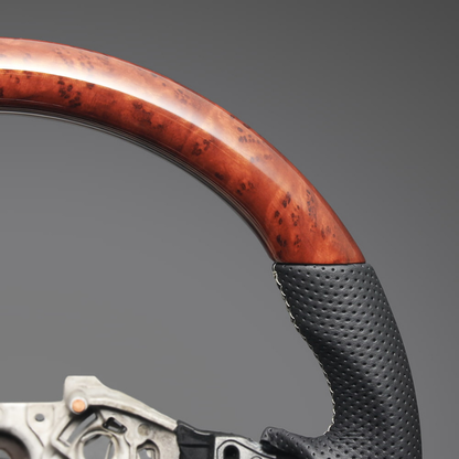 高品質の証ユーロステッチ採用 (茶木目xシルバーステッチ) 純正交換ガングリップステアリング キャラバンNV350 E26 R3/11- LS253