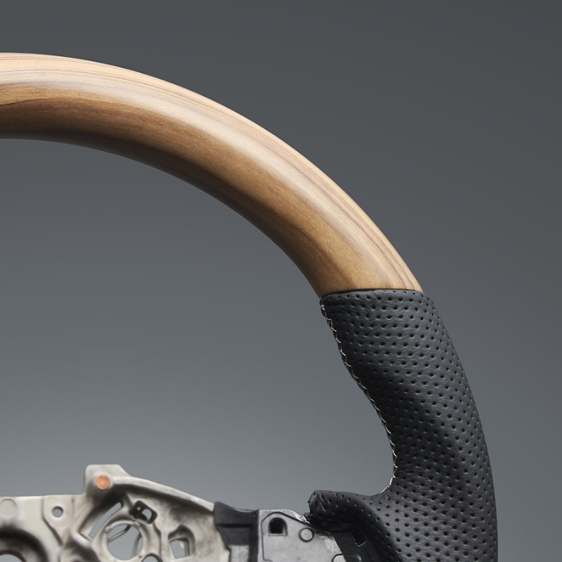 高品質の証ユーロステッチ採用 (マットアッシュブラウンxシルバーステッチ) 純正交換ガングリップステアリング キャラバンNV350 E26 R3/11- LS254