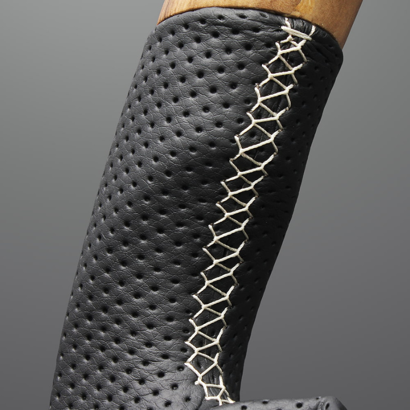 高品質の証ユーロステッチ採用 (マットアッシュブラウンxシルバーステッチ) 純正交換ガングリップステアリング ノート E12 H24/9-R2/12 LS254