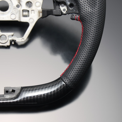 高品質の証ユーロステッチ採用 (カーボン調xレッドステッチ) 純正交換ガングリップステアリング ヴェゼル RV系 R3/1- LS264