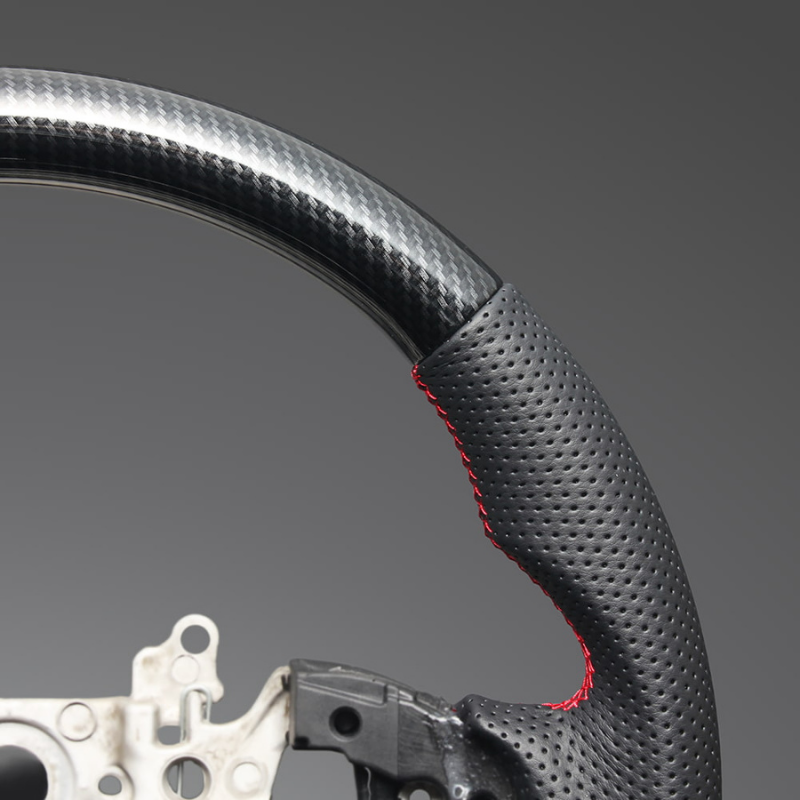 高品質の証ユーロステッチ採用 (カーボン調xレッドステッチ) 純正交換ガングリップステアリング ヴェゼル RV系 R3/1- LS264