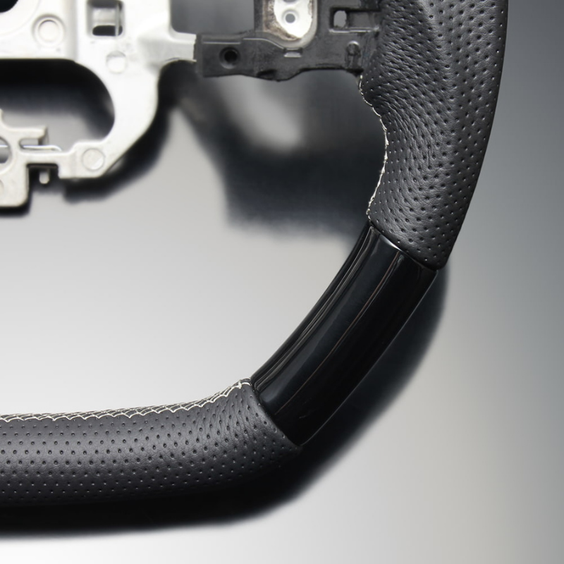 高品質の証ユーロステッチ採用 (ピアノブラックxシルバーステッチ) 純正交換ガングリップステアリング N-BOX/N-BOXカスタム JF5/6 R5/10- LS275