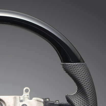 高品質の証ユーロステッチ採用 (ピアノブラックxシルバーステッチ) 純正交換ガングリップステアリング ジムニー/シエラ/ノマド JB64 H30/7- LS287