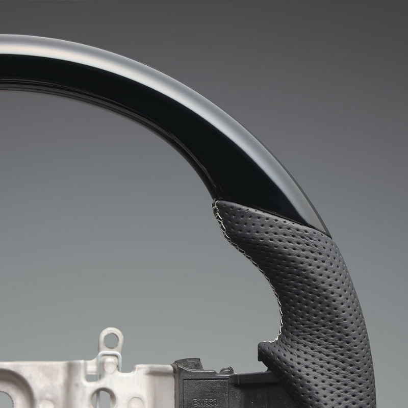 高品質の証ユーロステッチ採用 (ピアノブラックxシルバーステッチ) 純正交換ガングリップステアリング スイフト/スポーツ ZC/ZD系 H29/9- LS289