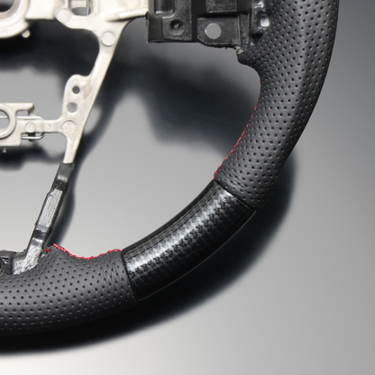 高品質の証ユーロステッチ採用 (カーボン調xレッドステッチ) 純正交換ガングリップステアリング タント/カスタム LA650 R1/7- LS292