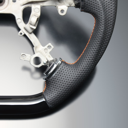 高品質の証ユーロステッチ採用 (ピアノブラックxオレンジステッチ) 純正交換ガングリップステアリング デリカD5 CV系 前期  H19/1-H30/12 LS295