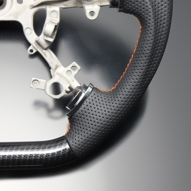 高品質の証ユーロステッチ採用 (カーボン調xオレンジステッチ) 純正交換ガングリップステアリング デリカD5 CV系 前期  H19/1-H30/12 LS296