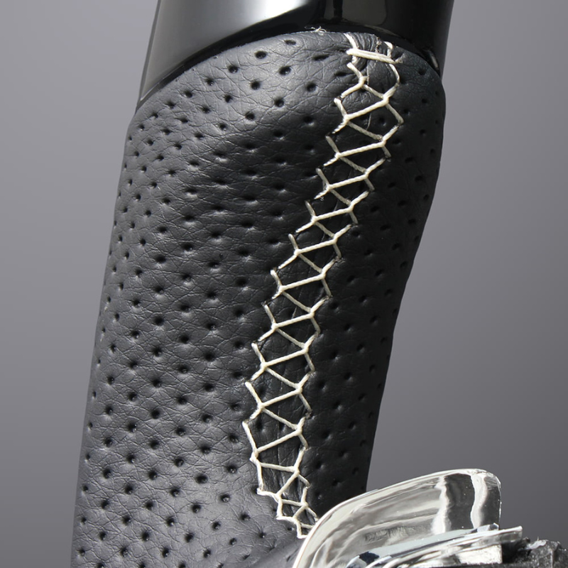 高品質の証ユーロステッチ採用 (ピアノブラックxシルバーステッチ) 純正交換ガングリップステアリング デリカD5 CV系 前期  H19/1-H30/12 LS297