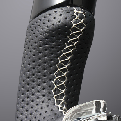 高品質の証ユーロステッチ採用 (ピアノブラックxシルバーステッチ) 純正交換ガングリップステアリング デリカD5 CV系 前期  H19/1-H30/12 LS297