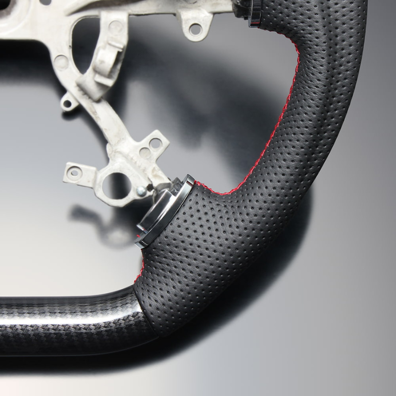 高品質の証ユーロステッチ採用 (カーボン調xレッドステッチ) 純正交換ガングリップステアリング デリカD5 CV系 前期  H19/1-H30/12 LS298