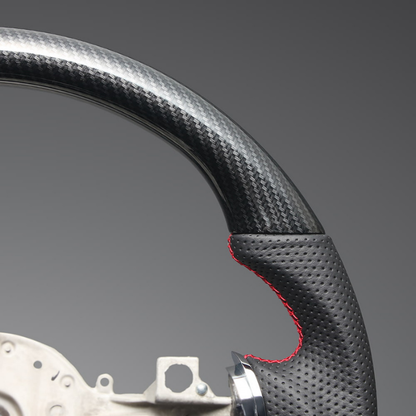 高品質の証ユーロステッチ採用 (カーボン調xレッドステッチ) 純正交換ガングリップステアリング デリカD5 CV系 前期  H19/1-H30/12 LS298