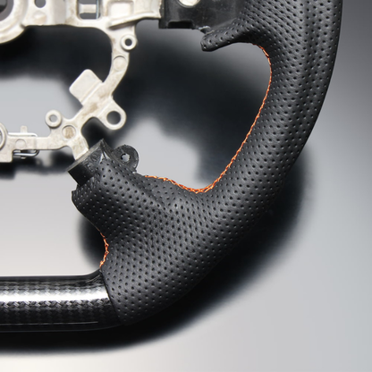 高品質の証ユーロステッチ採用 (カーボン調xオレンジステッチ) 純正交換ガングリップステアリング デリカD5 CV系 後期 R1/2- LS300