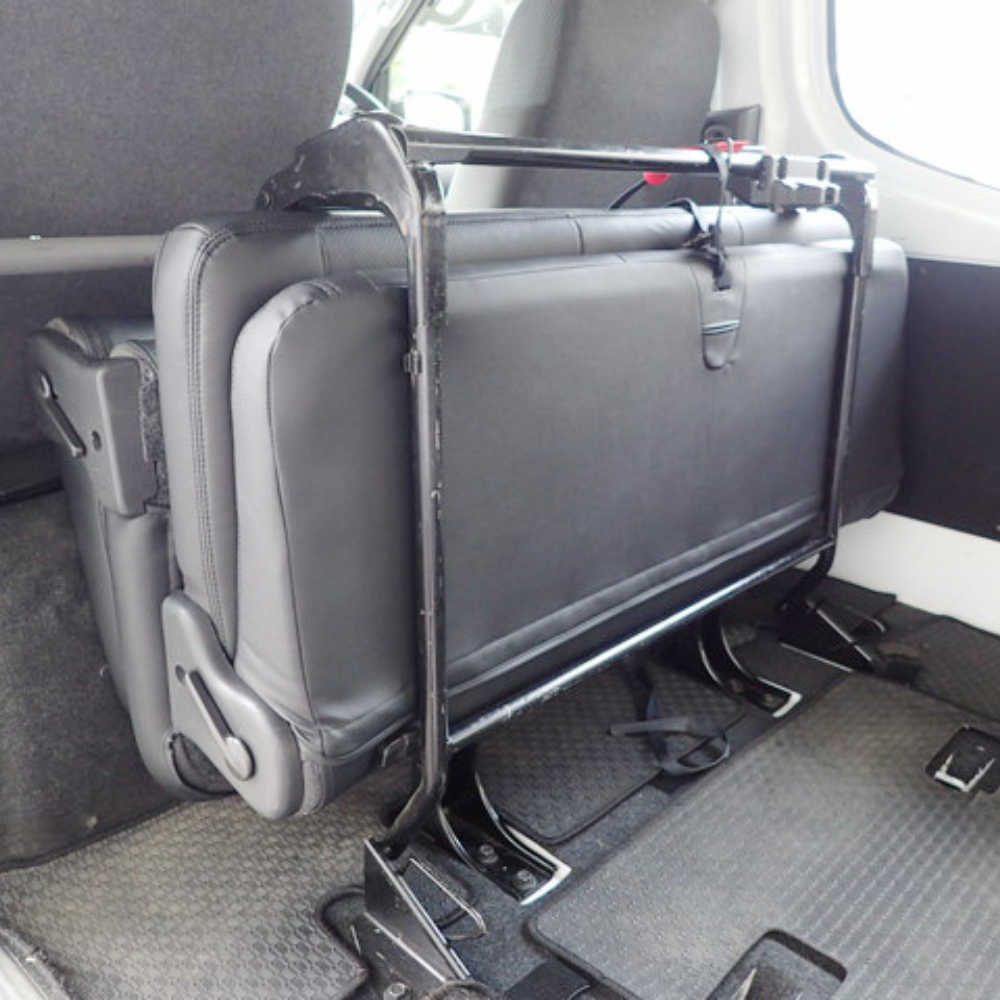 現行型 R7/12以降のNV200 (ブラック) シートカバーセット Clazzio Jr NV200 バネットワゴン M20 16X-3R R7/12- 3列シート/7人乗り用 EN-5216 新車に