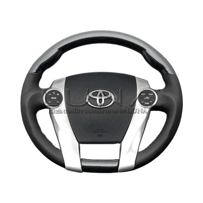 (ブラックカーボン調) 車種専用設計 高品質 ガングリップ ウッド×パンチング 本皮調 レザーステアリング アクア NHP10系